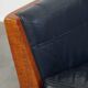 Canapé Art Déco 2,5 places avec boiseries et cuir de vachette bleu foncé
