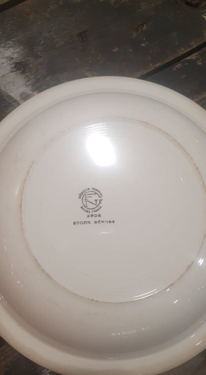 Flat hollow earthenware New Givors model 8008