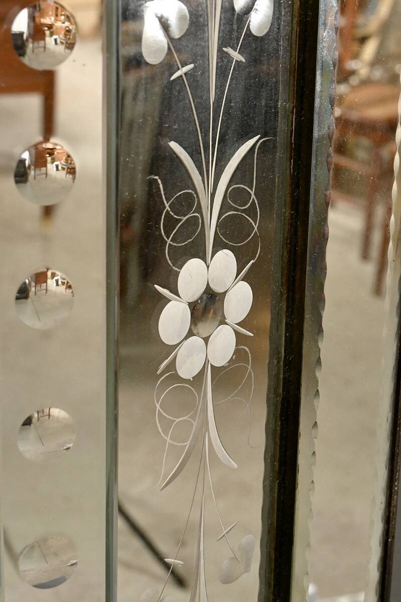 Important Venetian Mirror with Pediment, Italy – Early 20th Century