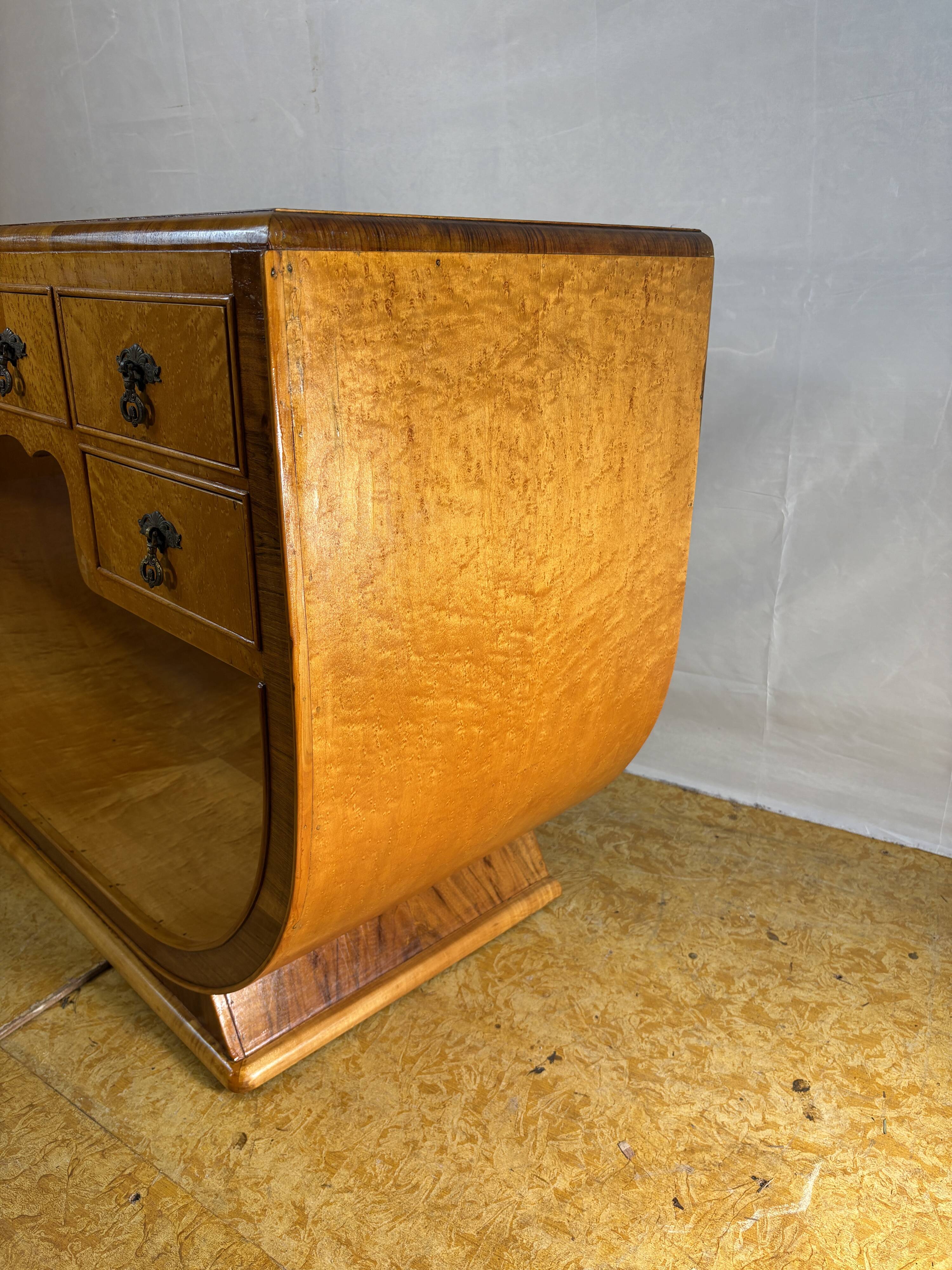 Table console vintage Art Déco en érable à œil d'oiseau 1920-1930 Sweep