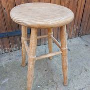 Tabouret 4 pieds ancien en bois