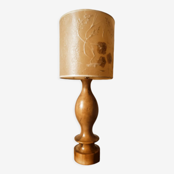 Blond wood lamp