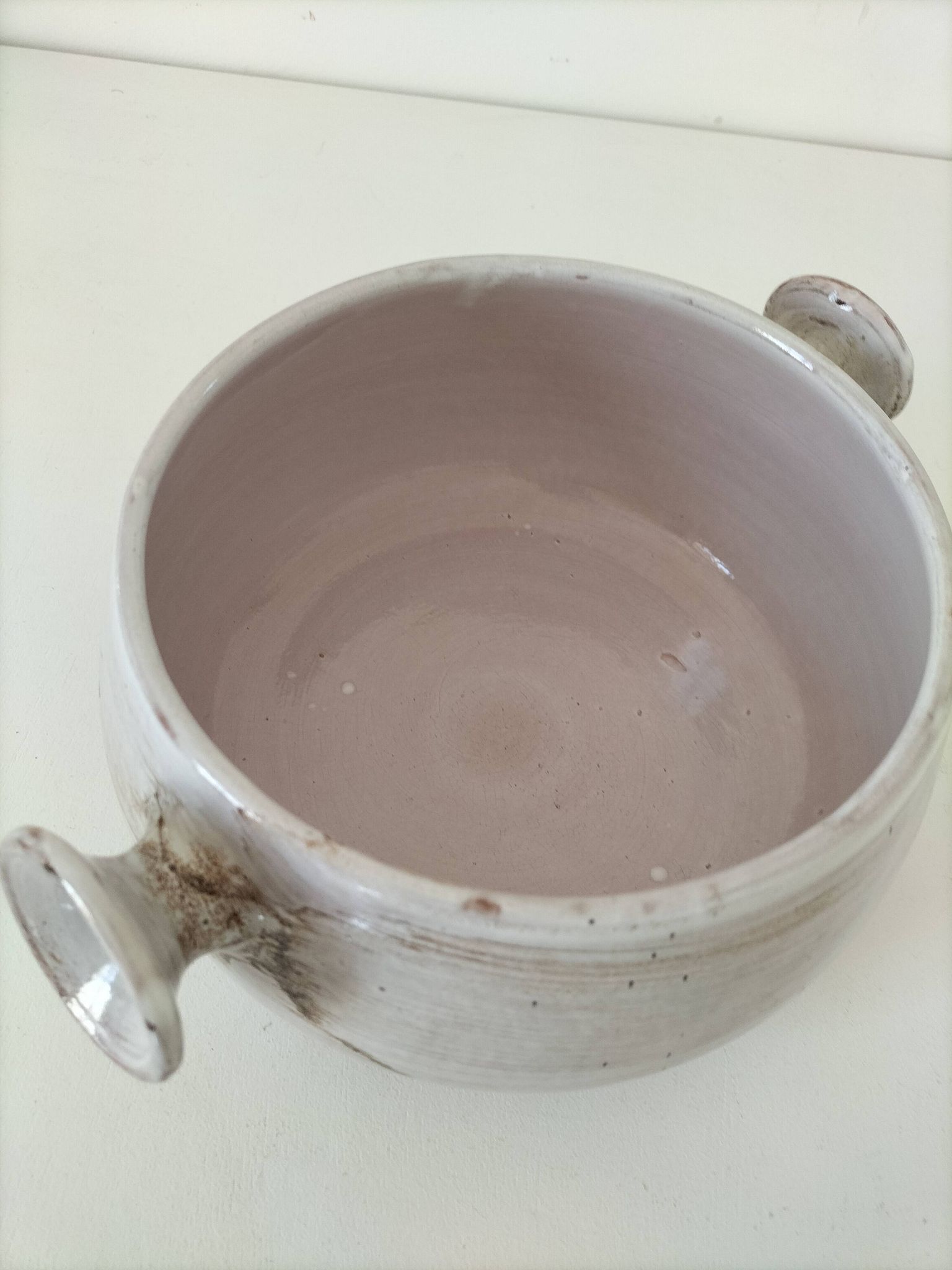 Glazed stoneware dish with floral motif