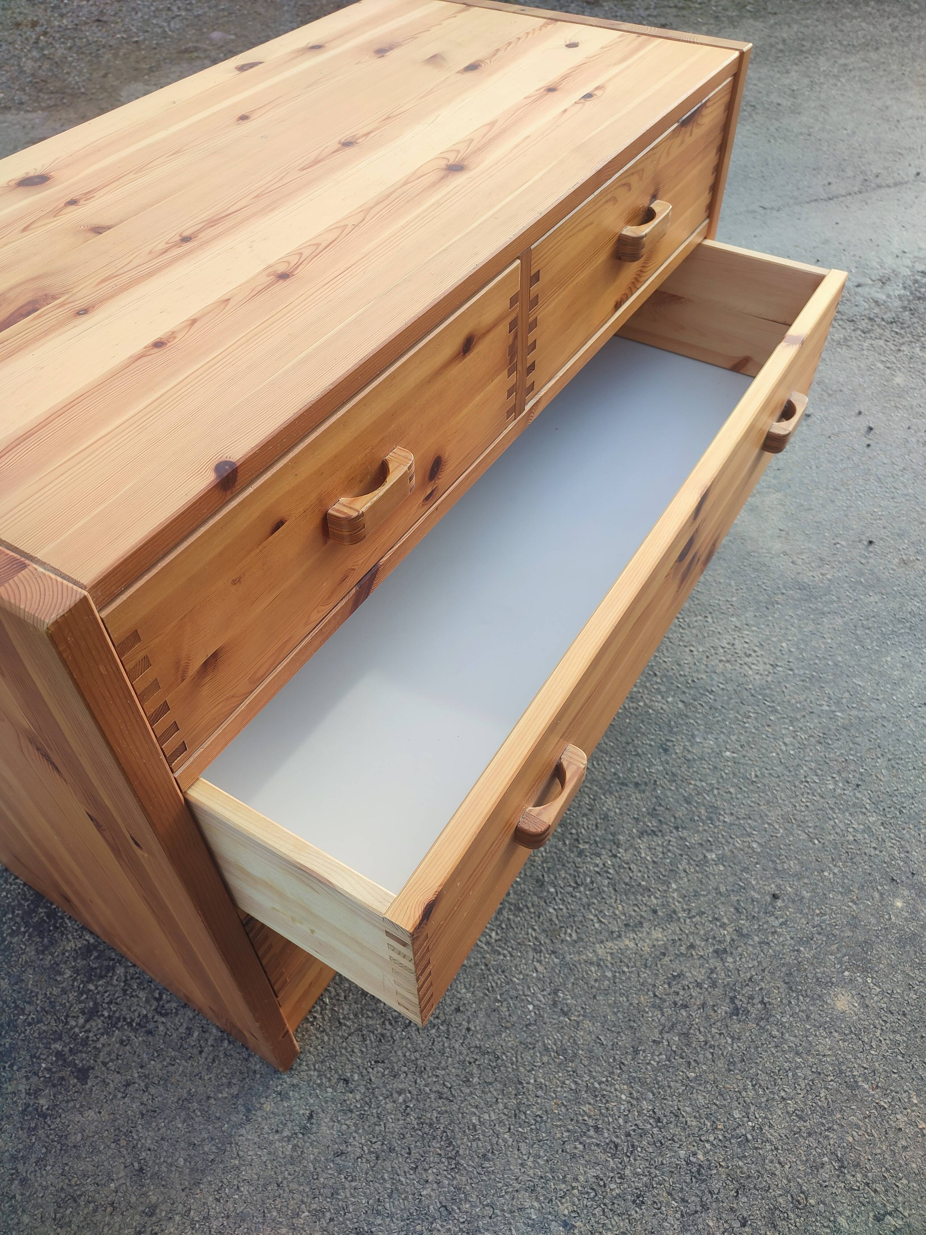 Vintage pine chest of drawers
