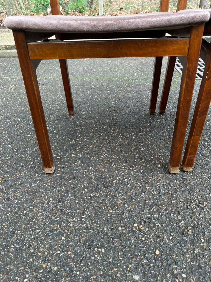 2 Scandinavian Baumann chairs in solid wood and purple velvet, 1960.