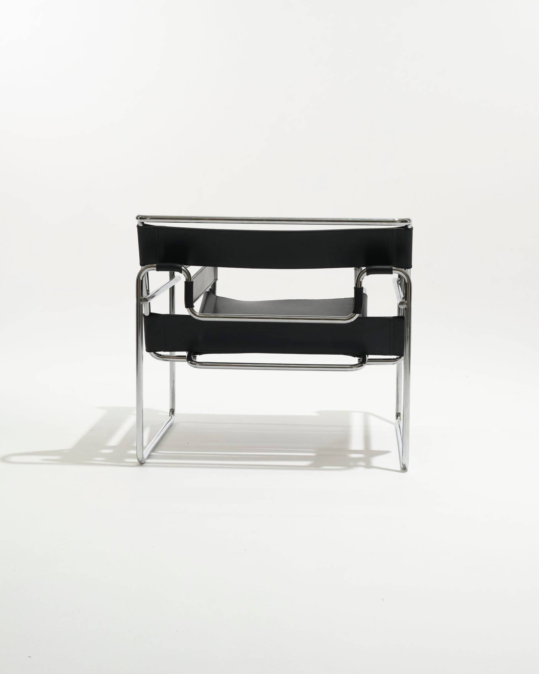 Wassily armchair in black leather, marcel breuer, 2000s