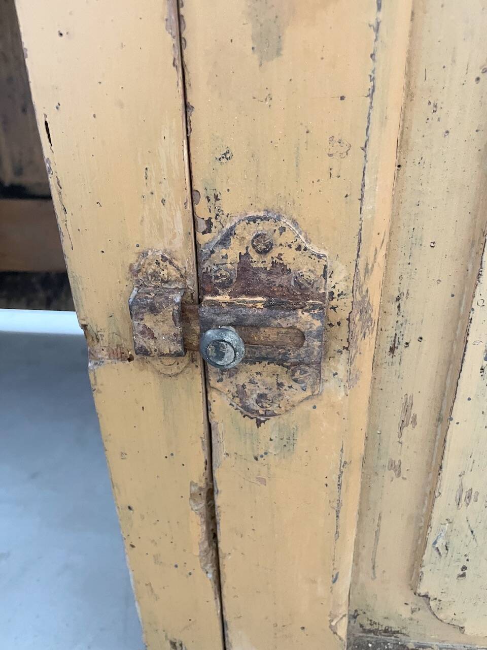 Yellow patina commercial counter from the 50s