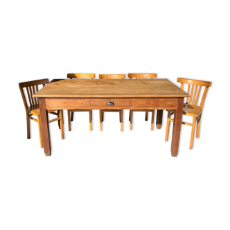 Farm table