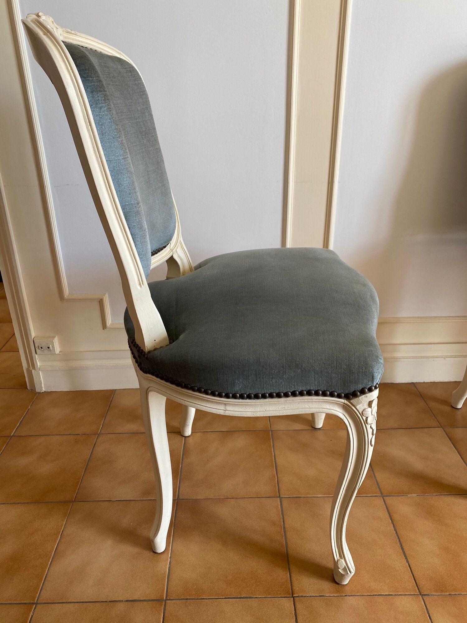 6 Louis XV style medallion chairs lacquered with ivory and blue velvet
