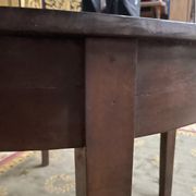 Table de ferme ronde en noyer à ceinture