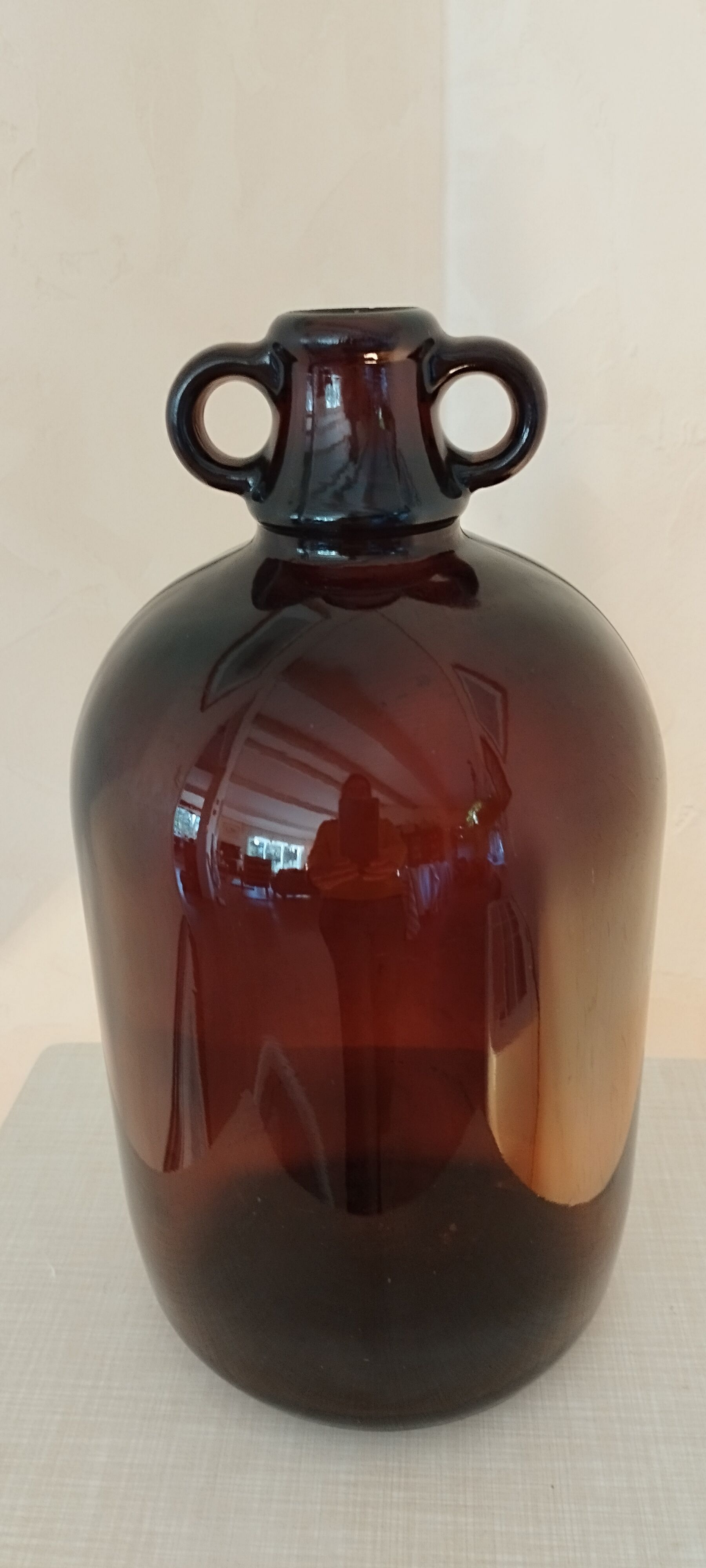 Amber glass cylinder with 2 handles