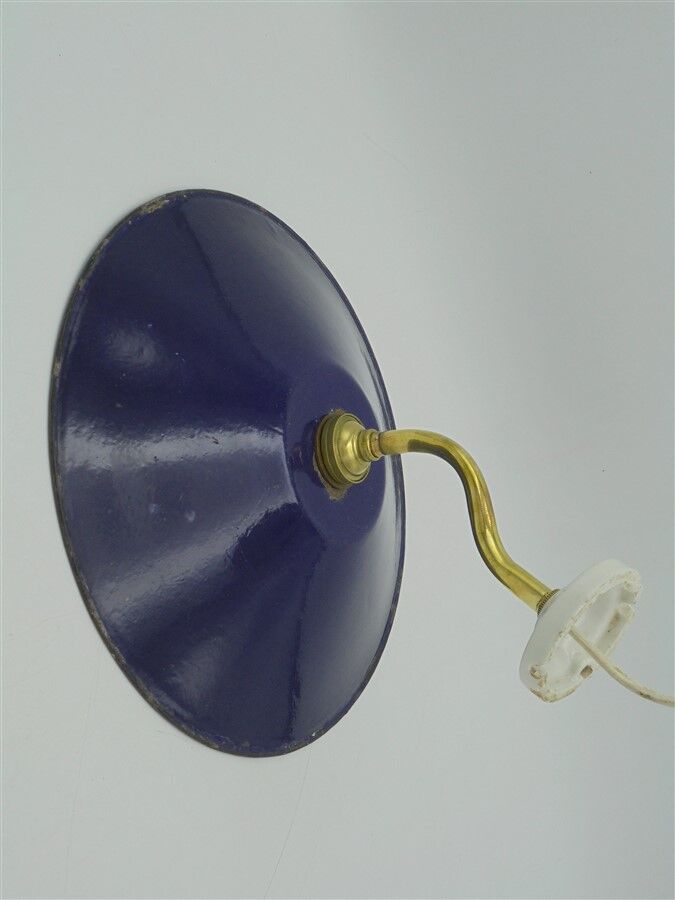 Swan collar wall sconce and enamelled sheet metal