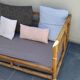 Grande banquette lit en rotin vintage