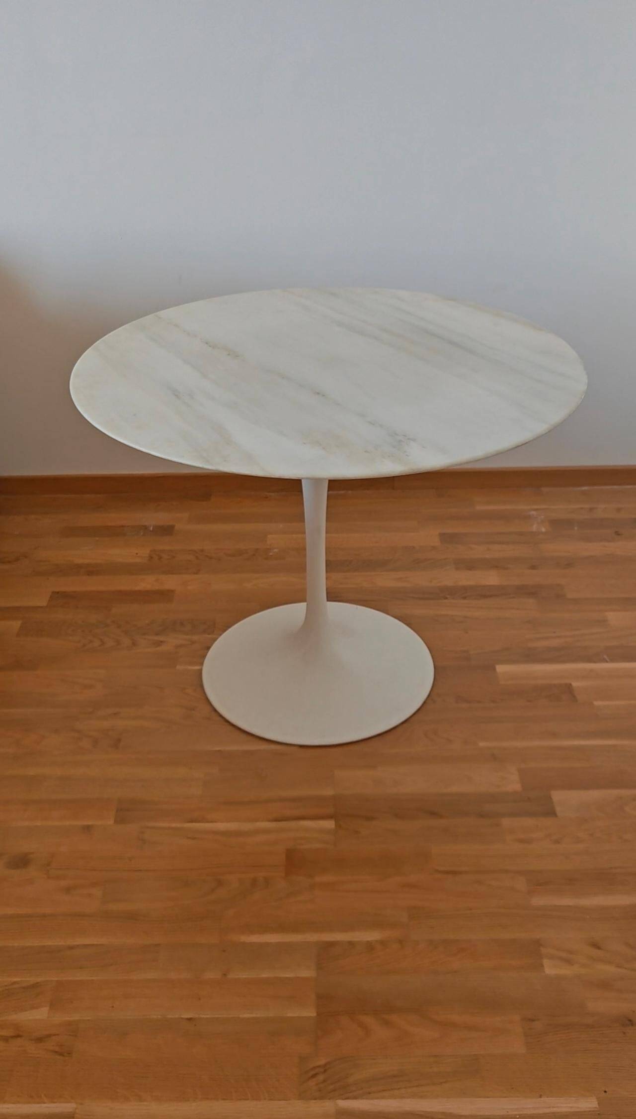Tulip dining table with marble top by Eero Saarinen for Knoll International