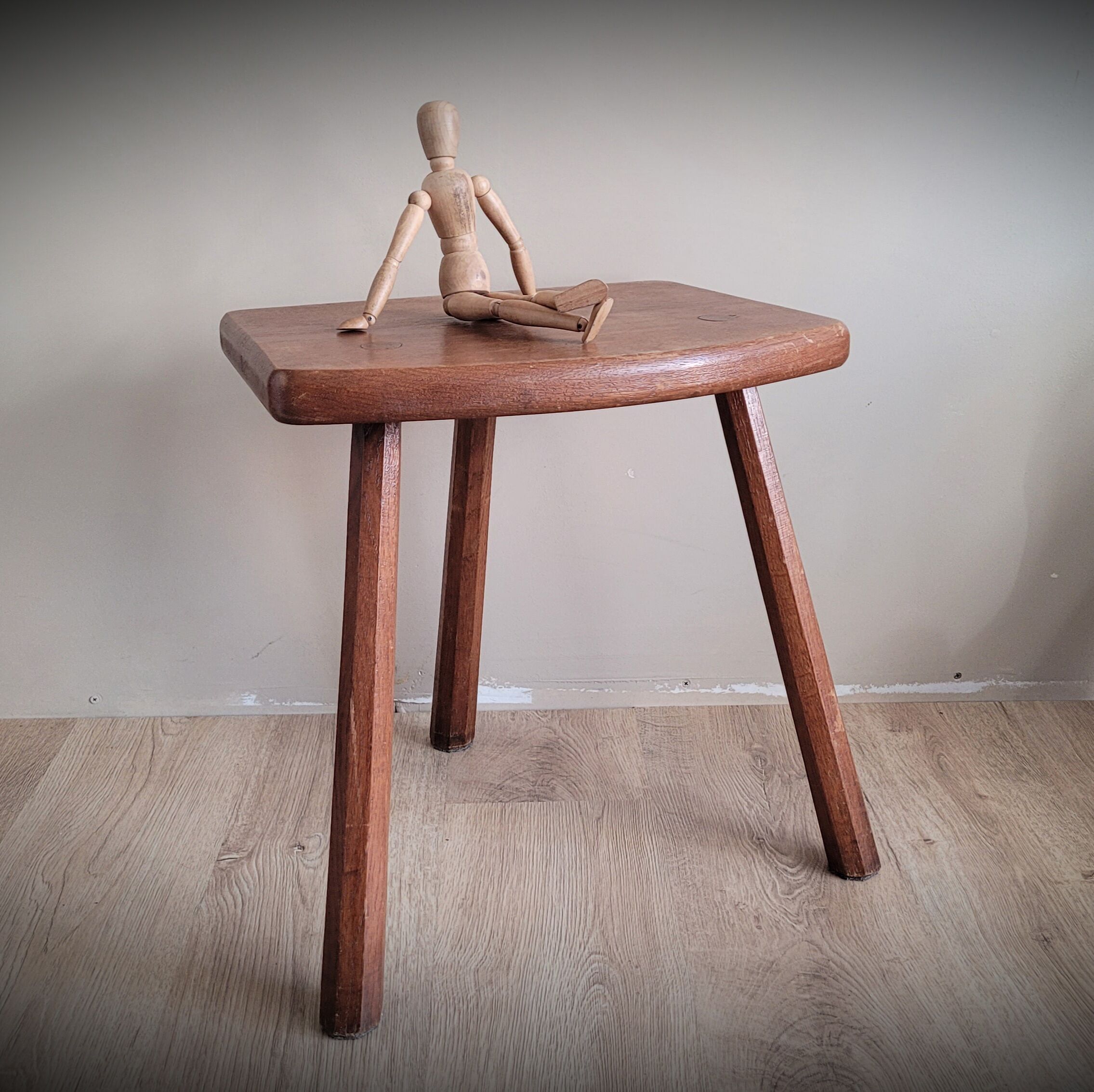 Tripod stool cowbird half round