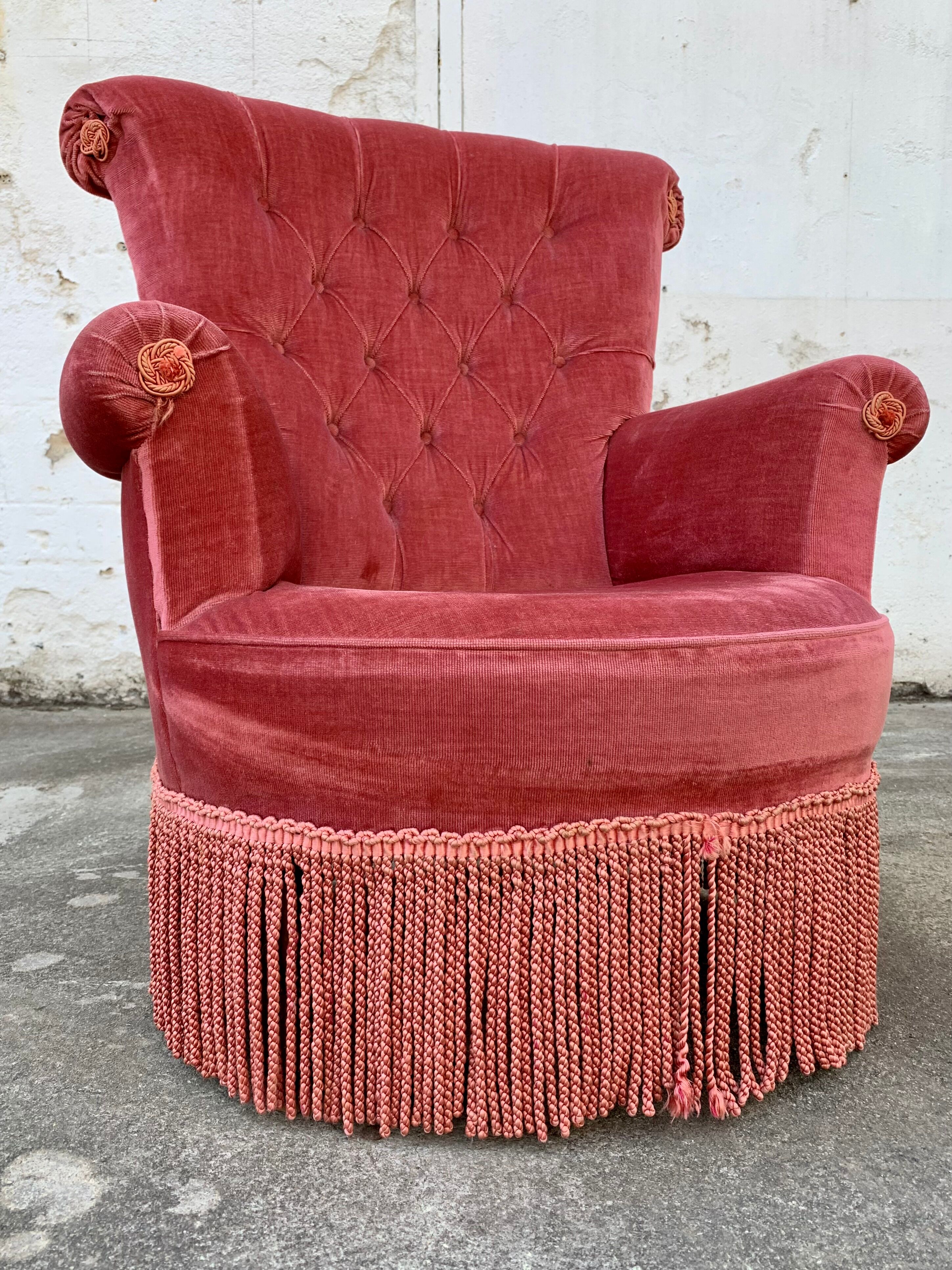 Padded pink toad armchair