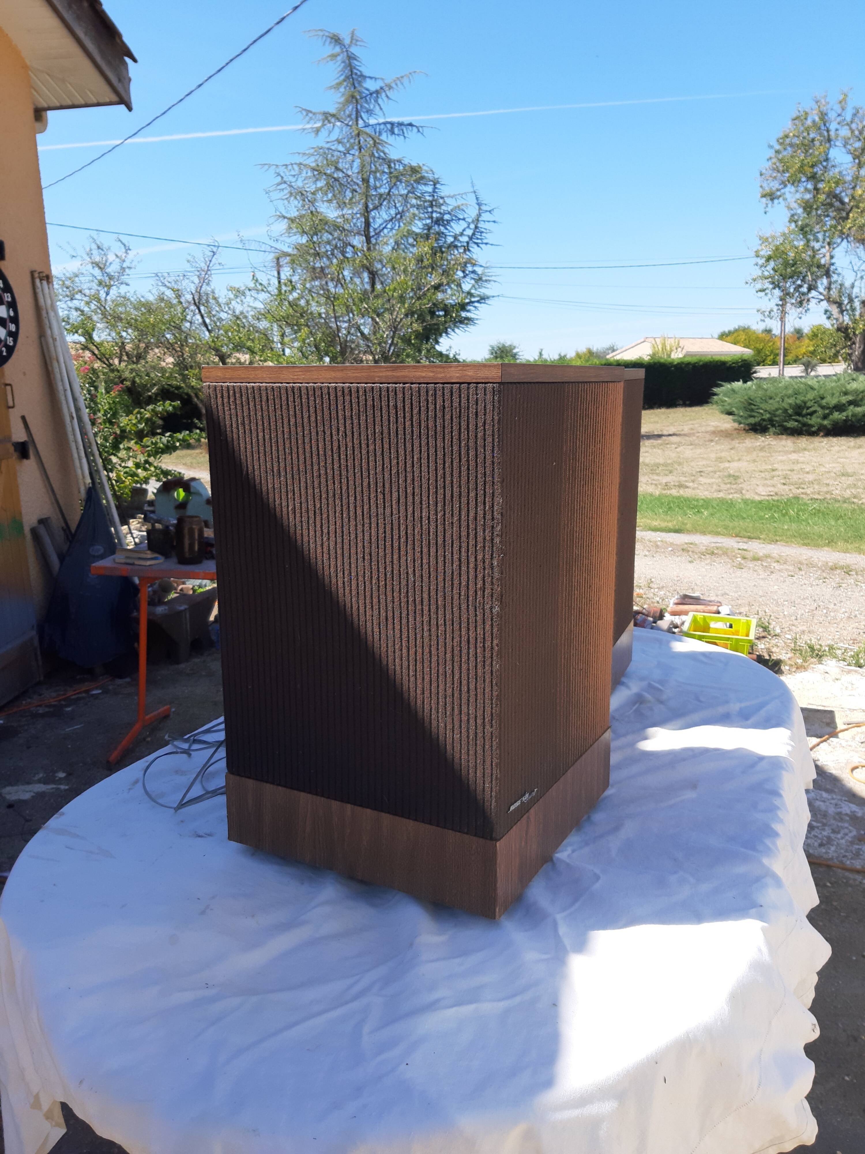 Pair of 501 Series III Bose speakers, 1977
