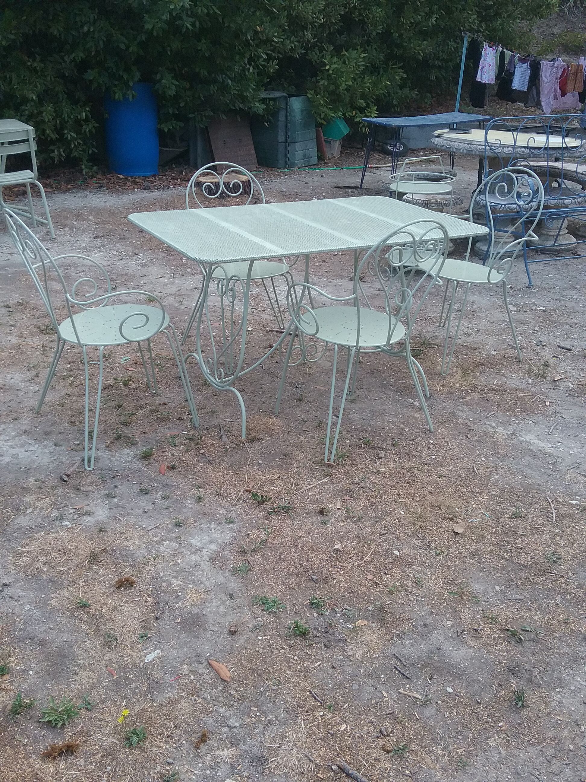 Salon de jardin en fer forgé vert