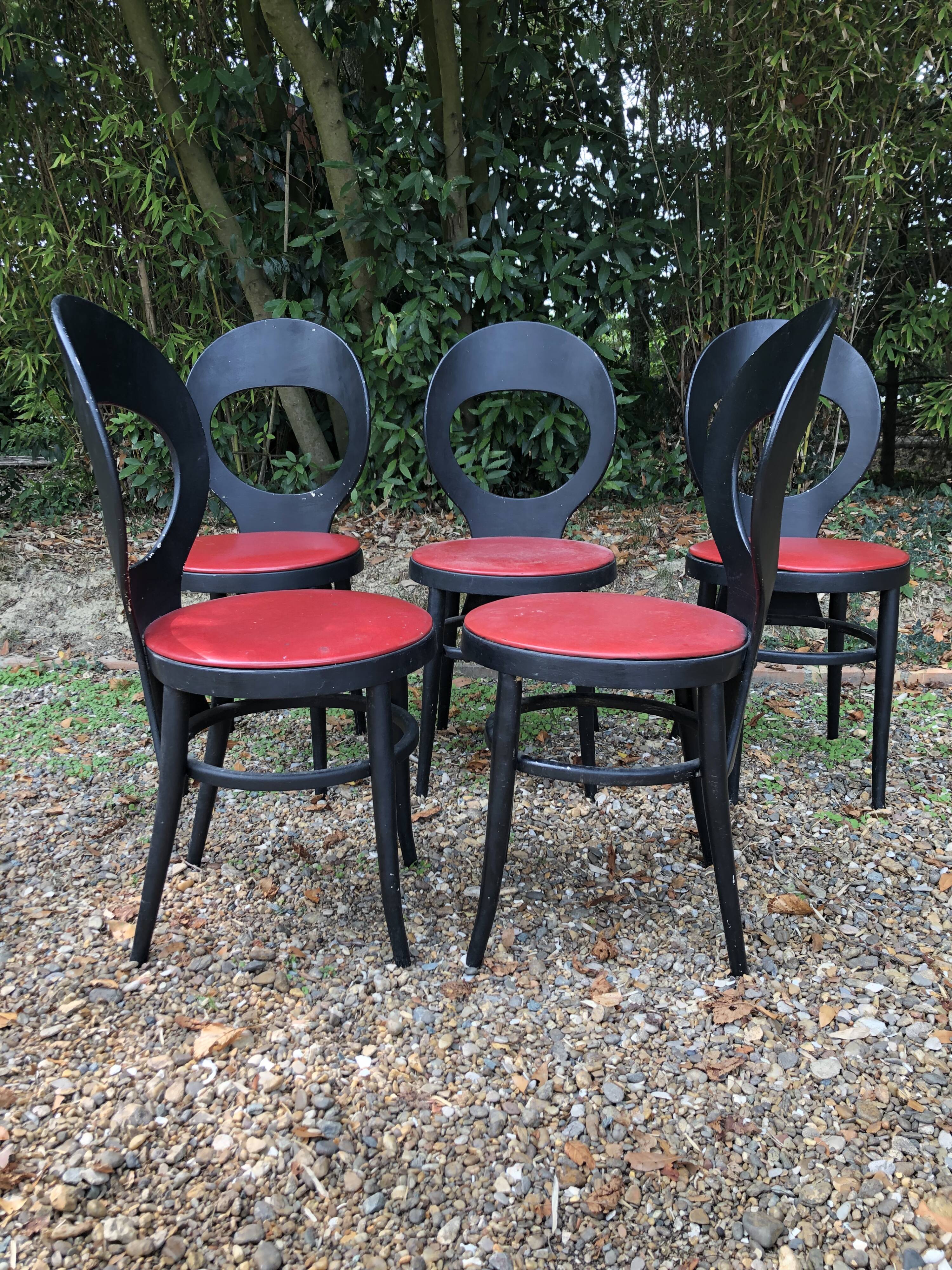 6 vintage Baumann seagull model chairs, black lacquered with red Skai seats.