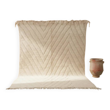 Tapis Beni Ouarain 300×225 cm – Tapis en laine marocaine ivoire avec motif chevron, GO-963