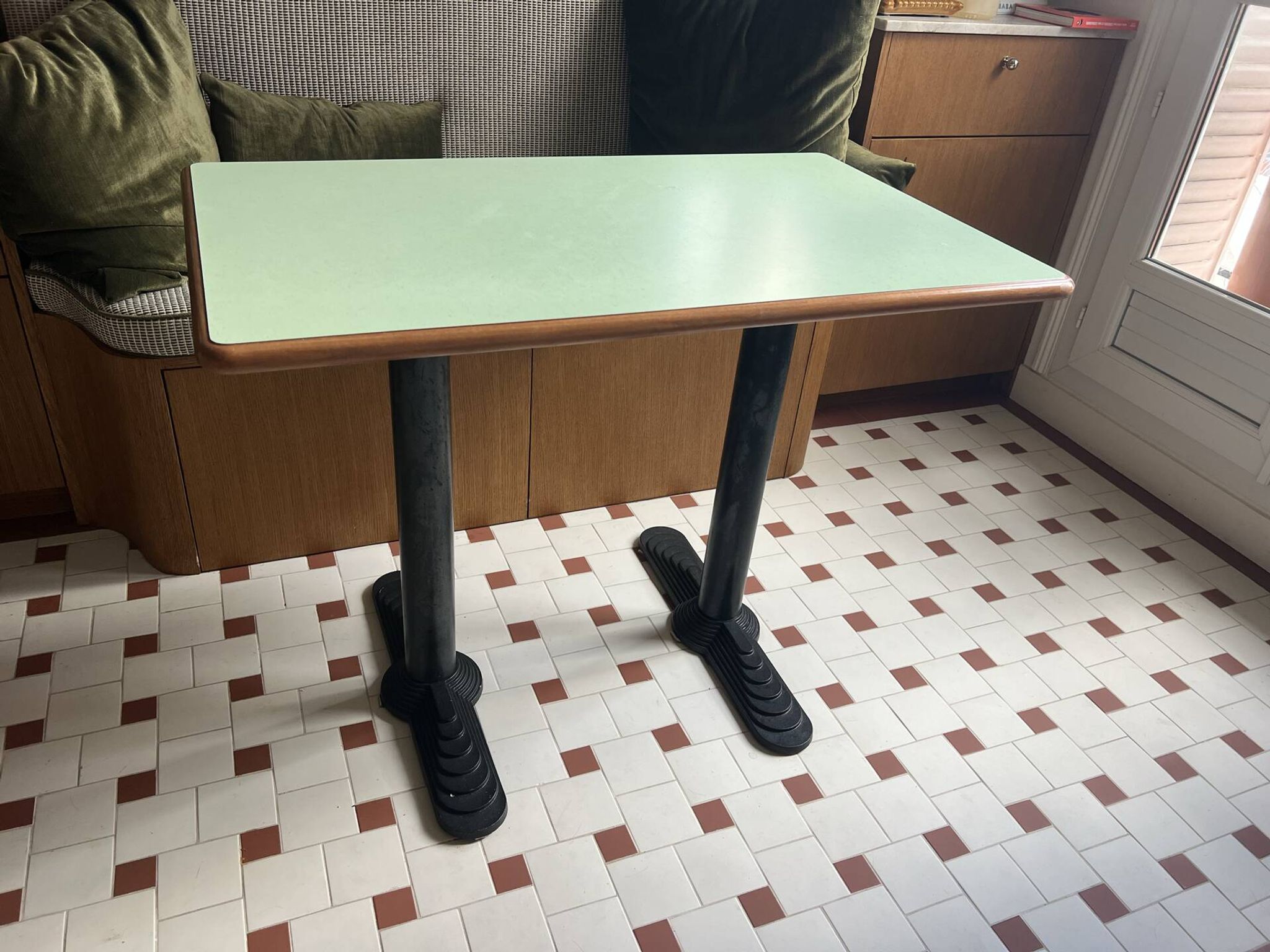 Table de bistrot pieds art deco et Formica