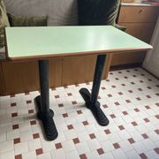 Table de bistrot pieds art deco et Formica