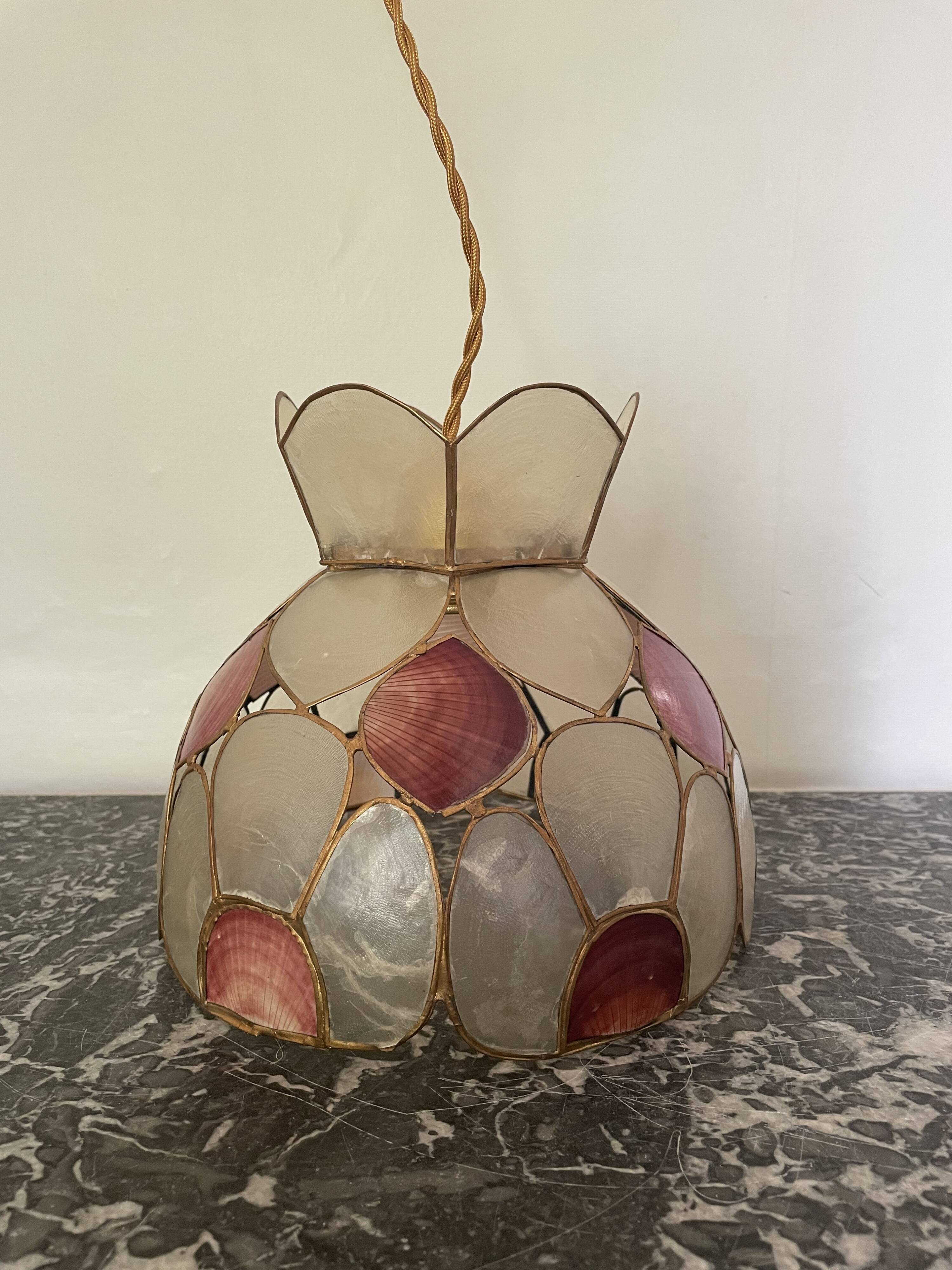 Mother-of-pearl suspension