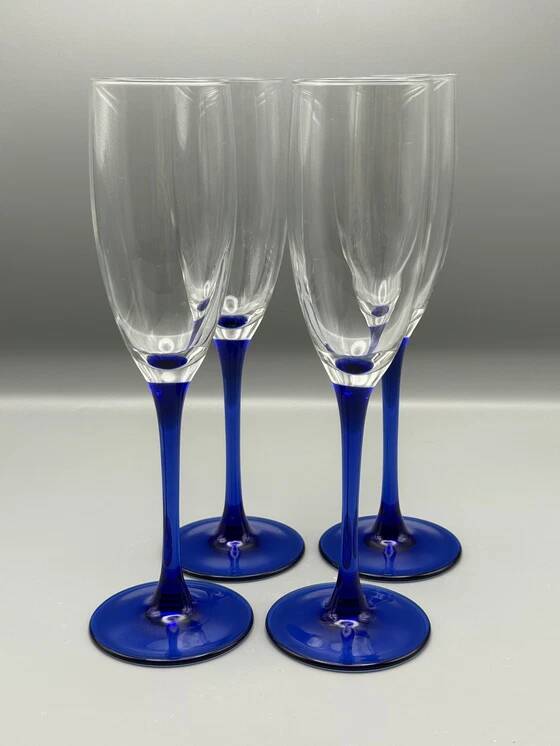 Set of 4 Luminarc champagne flutes made in France