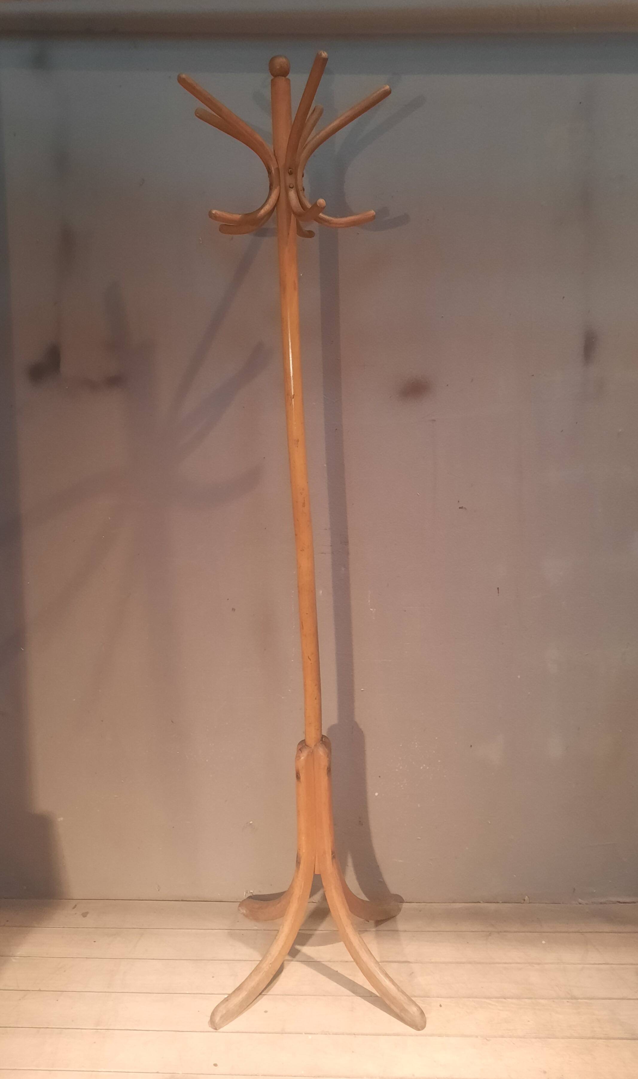 Porte-manteau sur pieds dit "perroquet" de Fischel