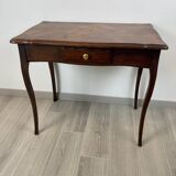 Ancienne table à écrire de style Louis XV en noyer massif