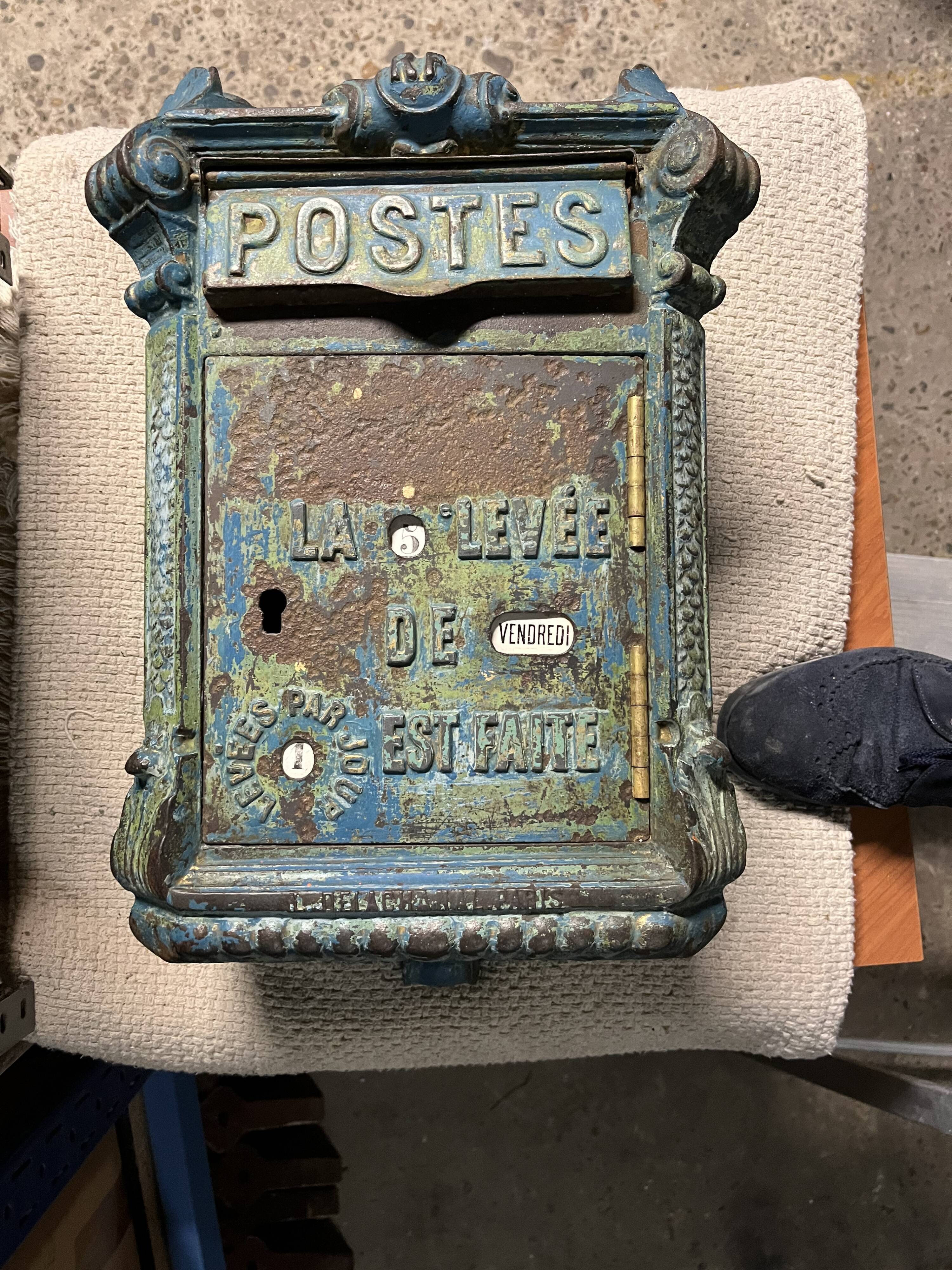 French public mailbox called "mougeotte"