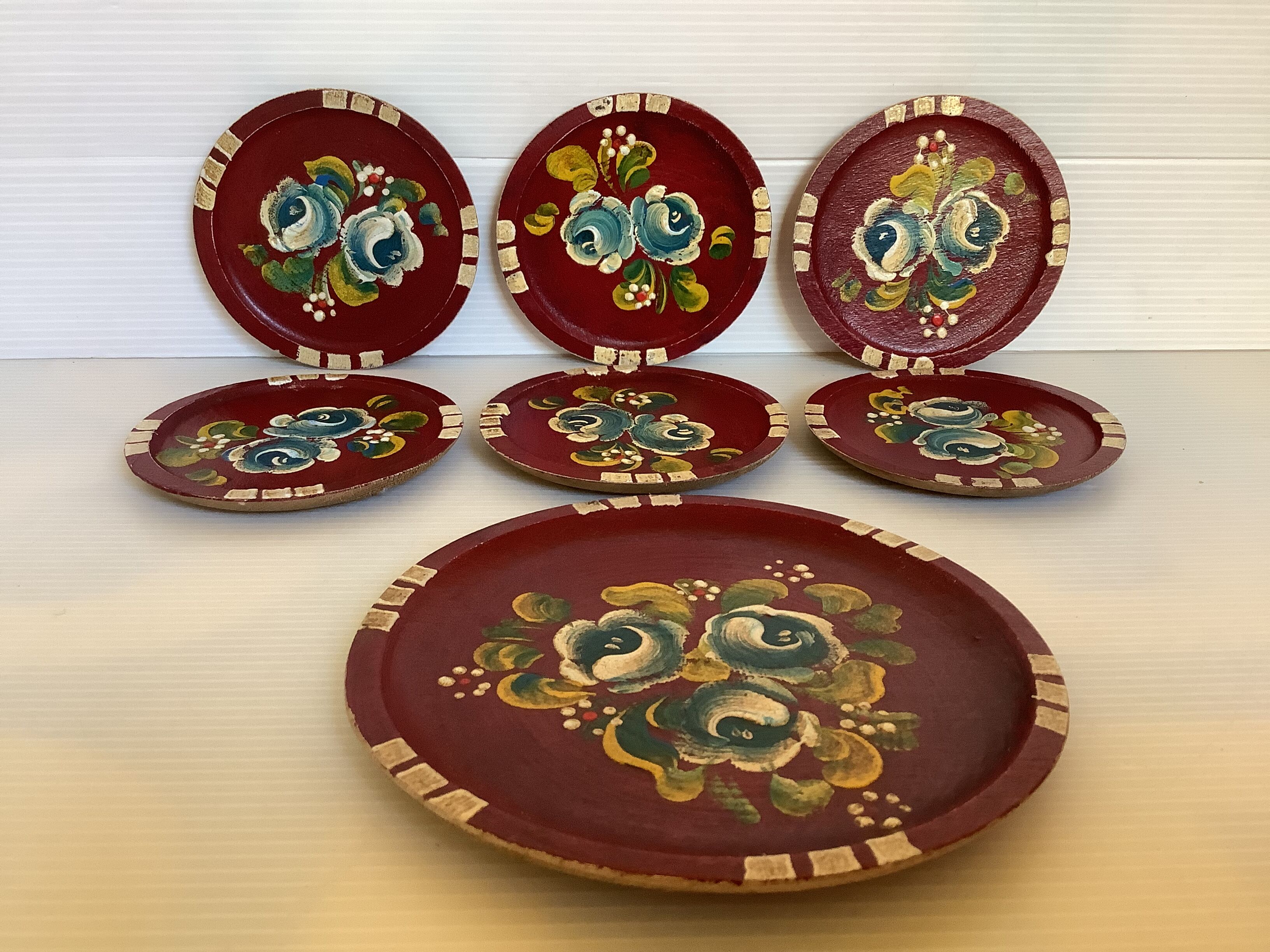 Six coasters of glass wood painted in relief under bottle