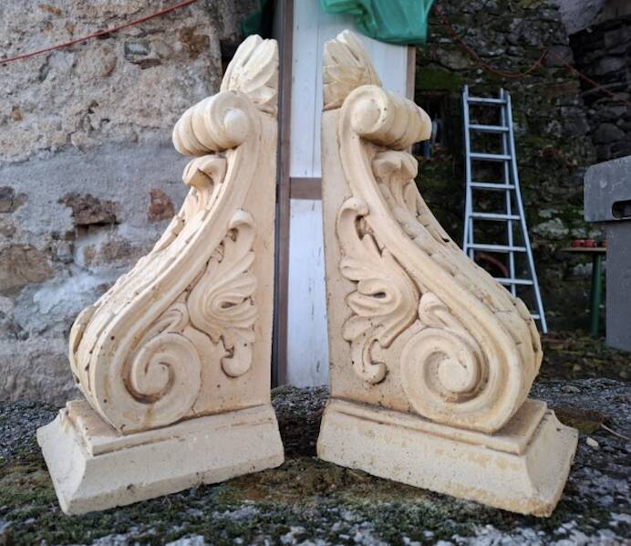 Moulded plaster bookends