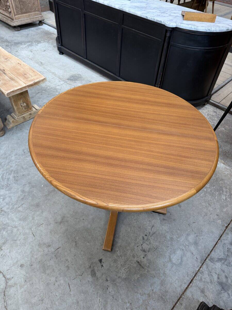 Modular round teak table with central base by Osvaldo Borsani.