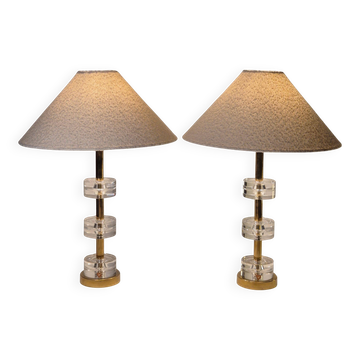 Paire intemporelle de lampes de table scandinaves modernes avec verre Orrefors et laiton.
