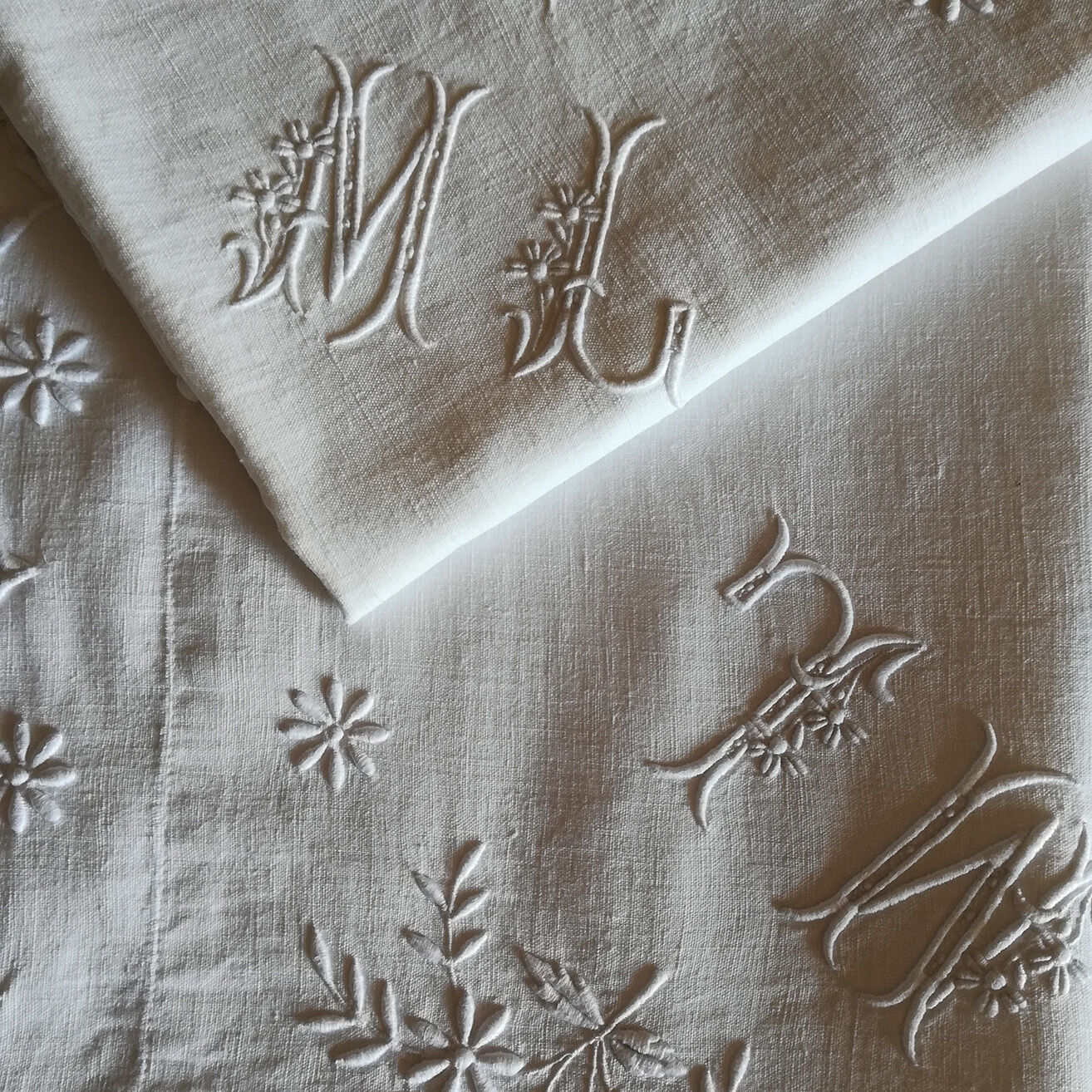 Bed adornment, 1 sheet and 2 embroidered pillowcases
