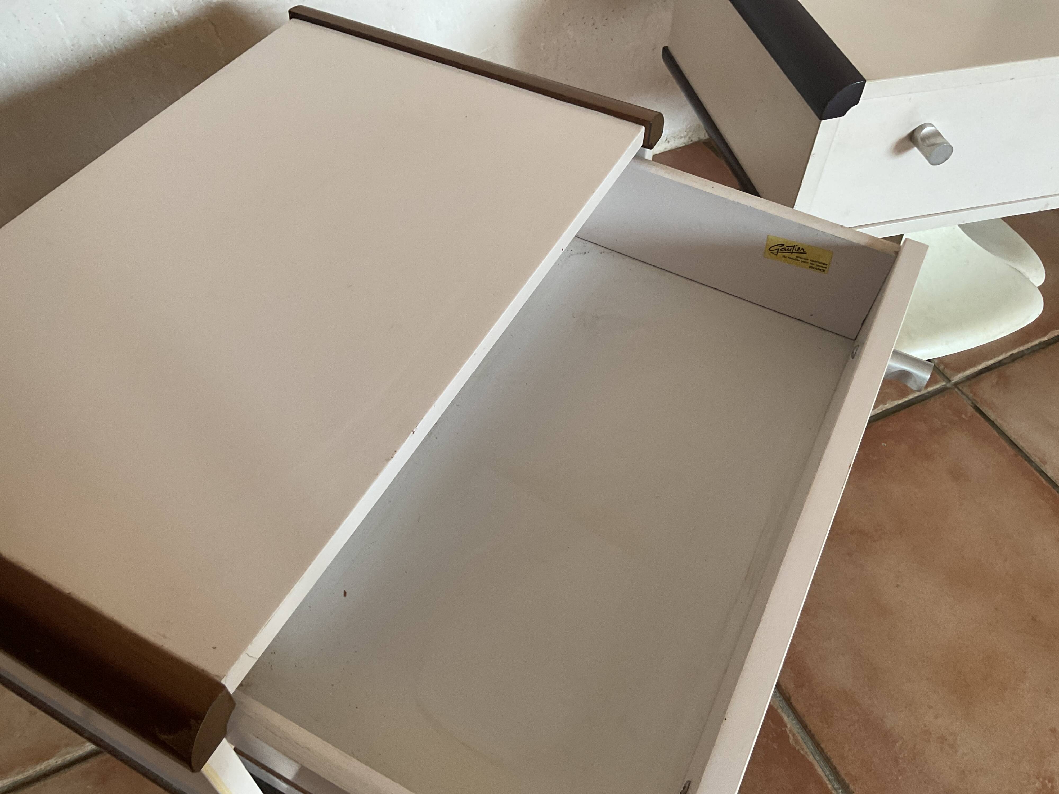 Pair of designer bedside tables – Gauthier, tulip base (clover)