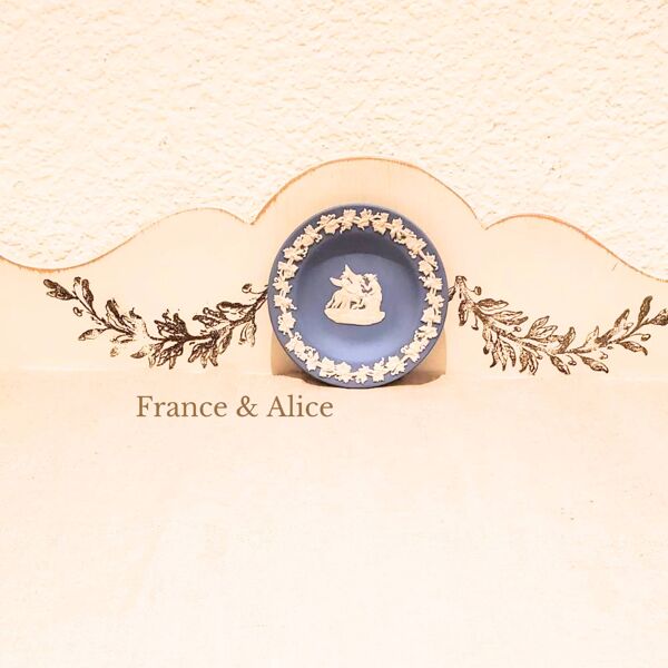 Coupelle Wedgwood jaspe bleu – Motif Pégase en relief – 11 cm