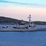 2 Saarinen tulip chairs by Knoll