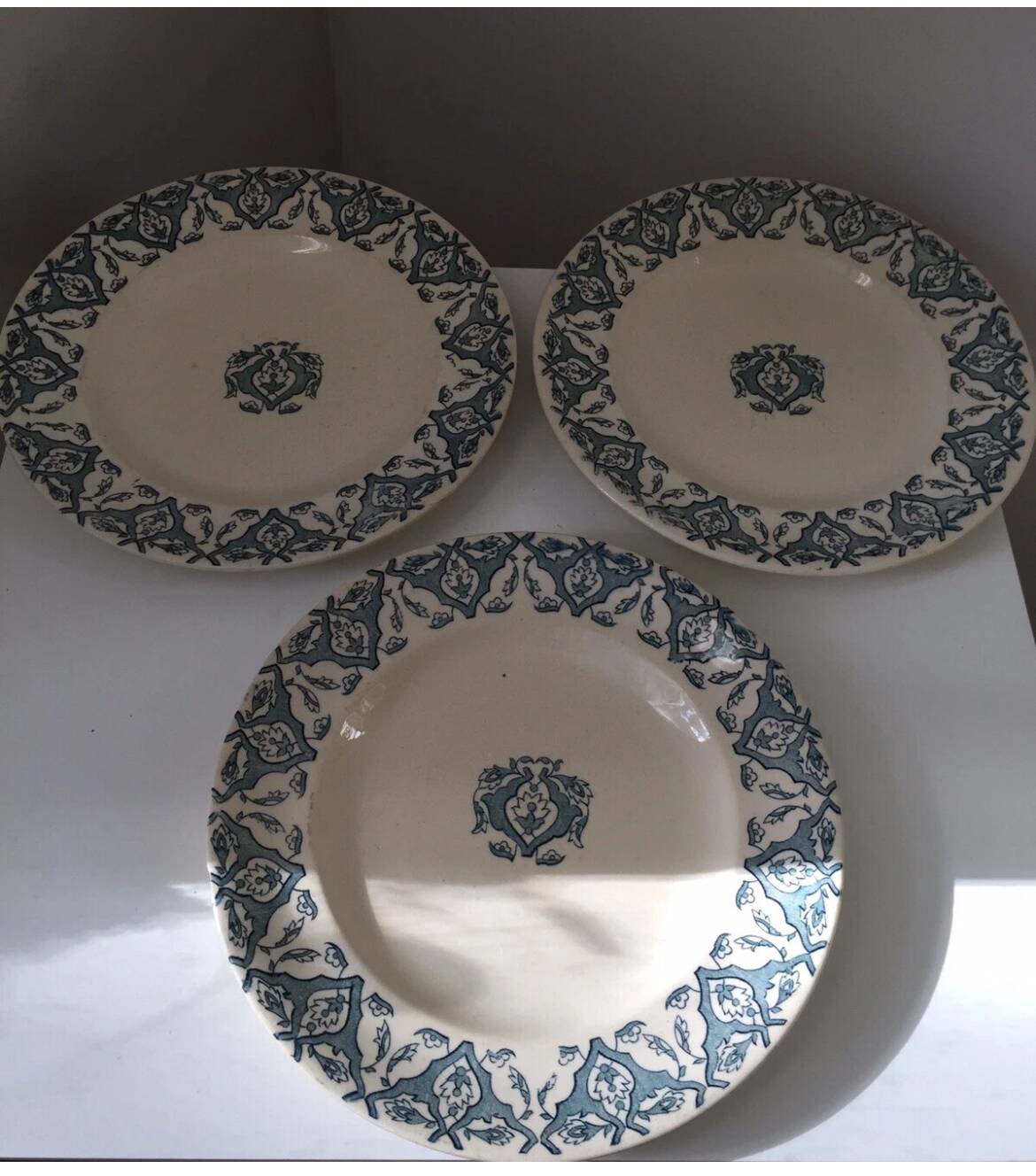 3 Grandes Assiettes Terre de Fer Rhodes Longwy XIX