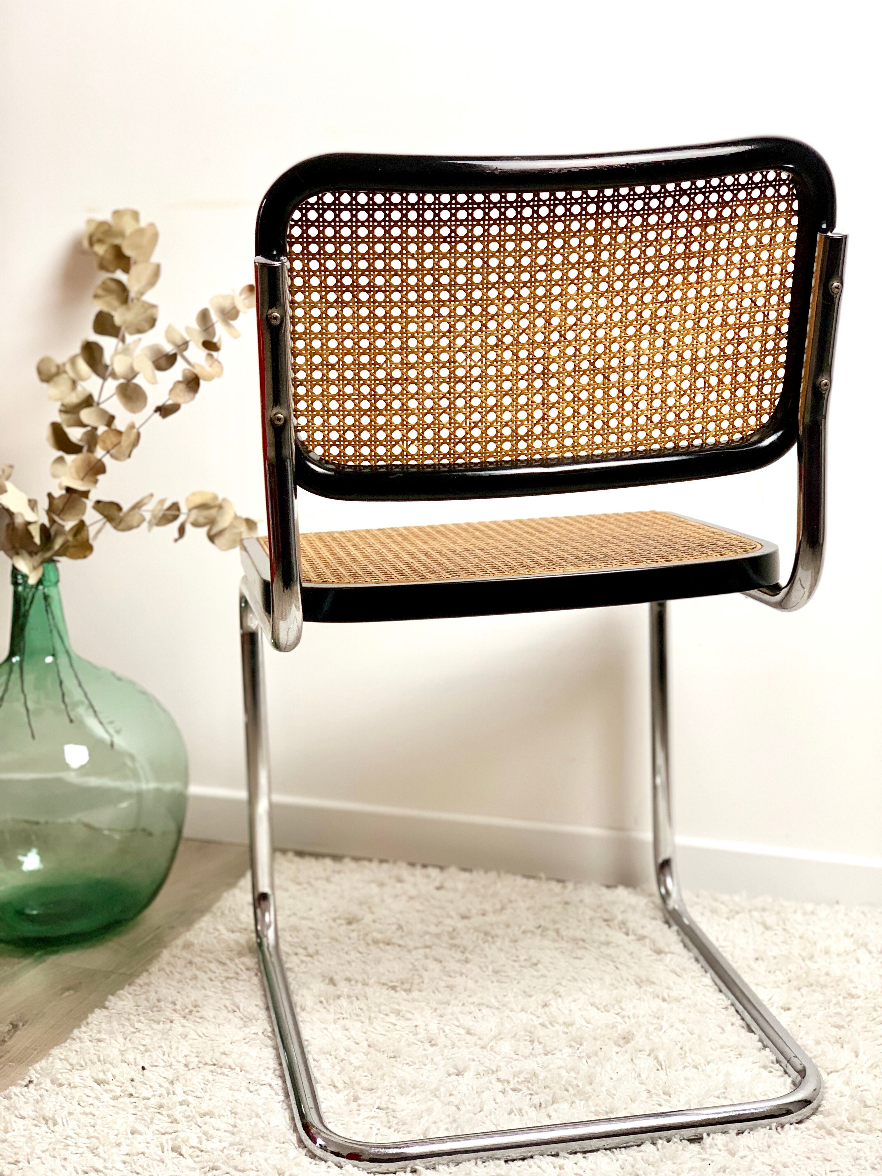 Chair y Marcel Breuer model Cesca B32