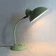 Lampe de bureau soucoupe en métal vert orientable. année 50