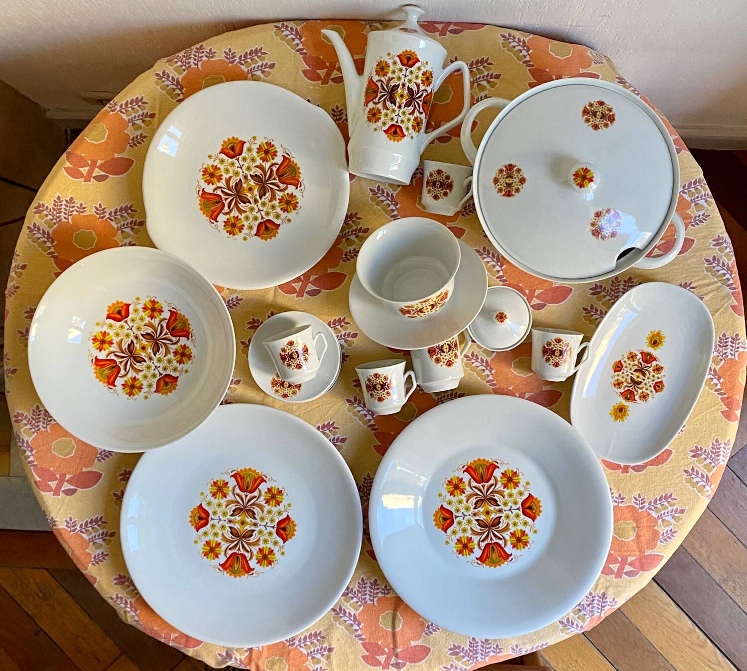 Seventies porcelain service