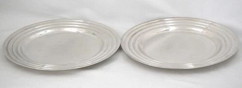 Christofle Ondulation Luc Lanel, pair of flat plates 23.5 cm, silver-plated metal