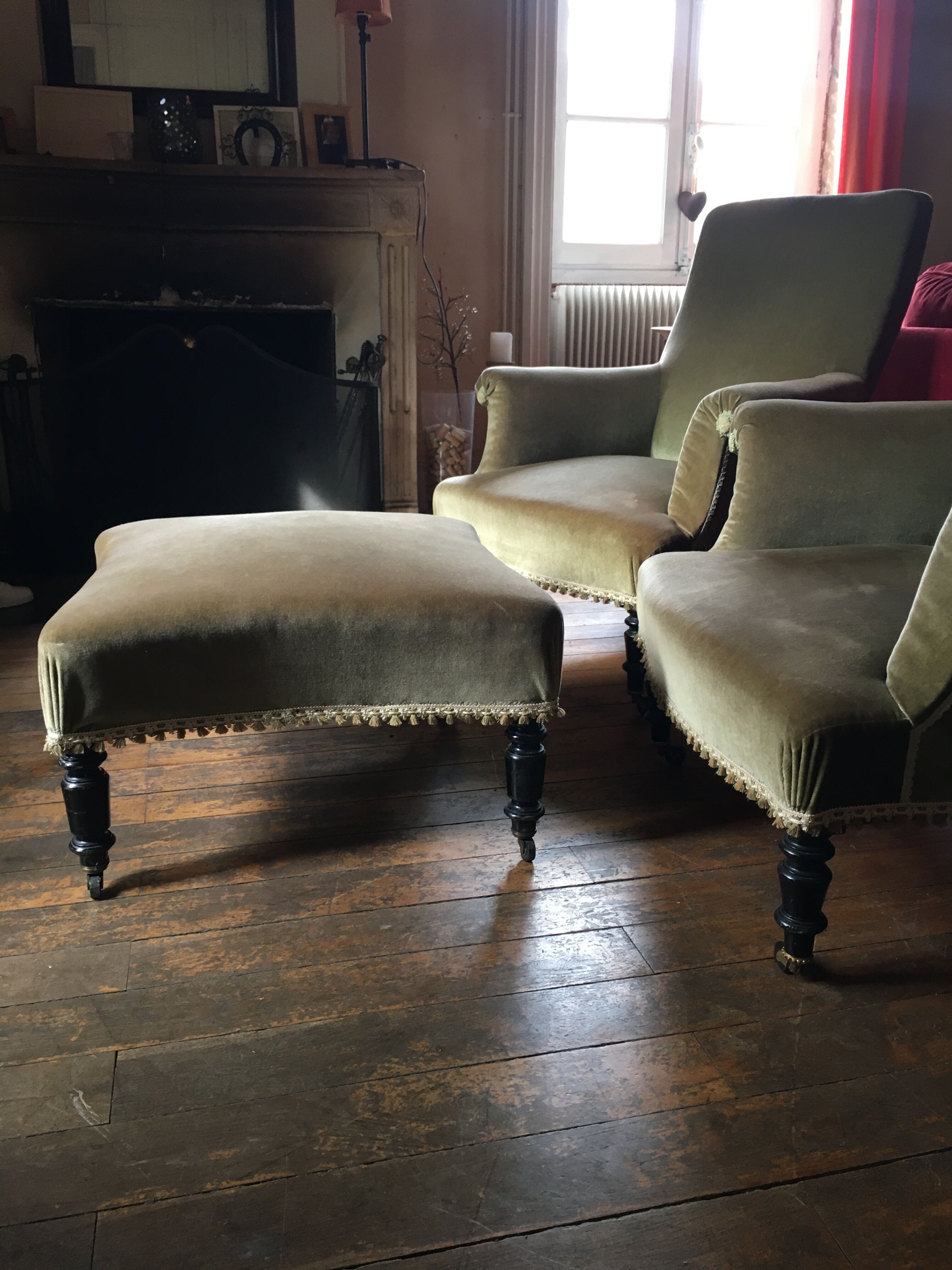 Napoleon III in velvet footrest