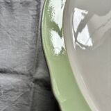 Oval serving dish in earthenware.