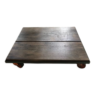 Old industrial rolling tray