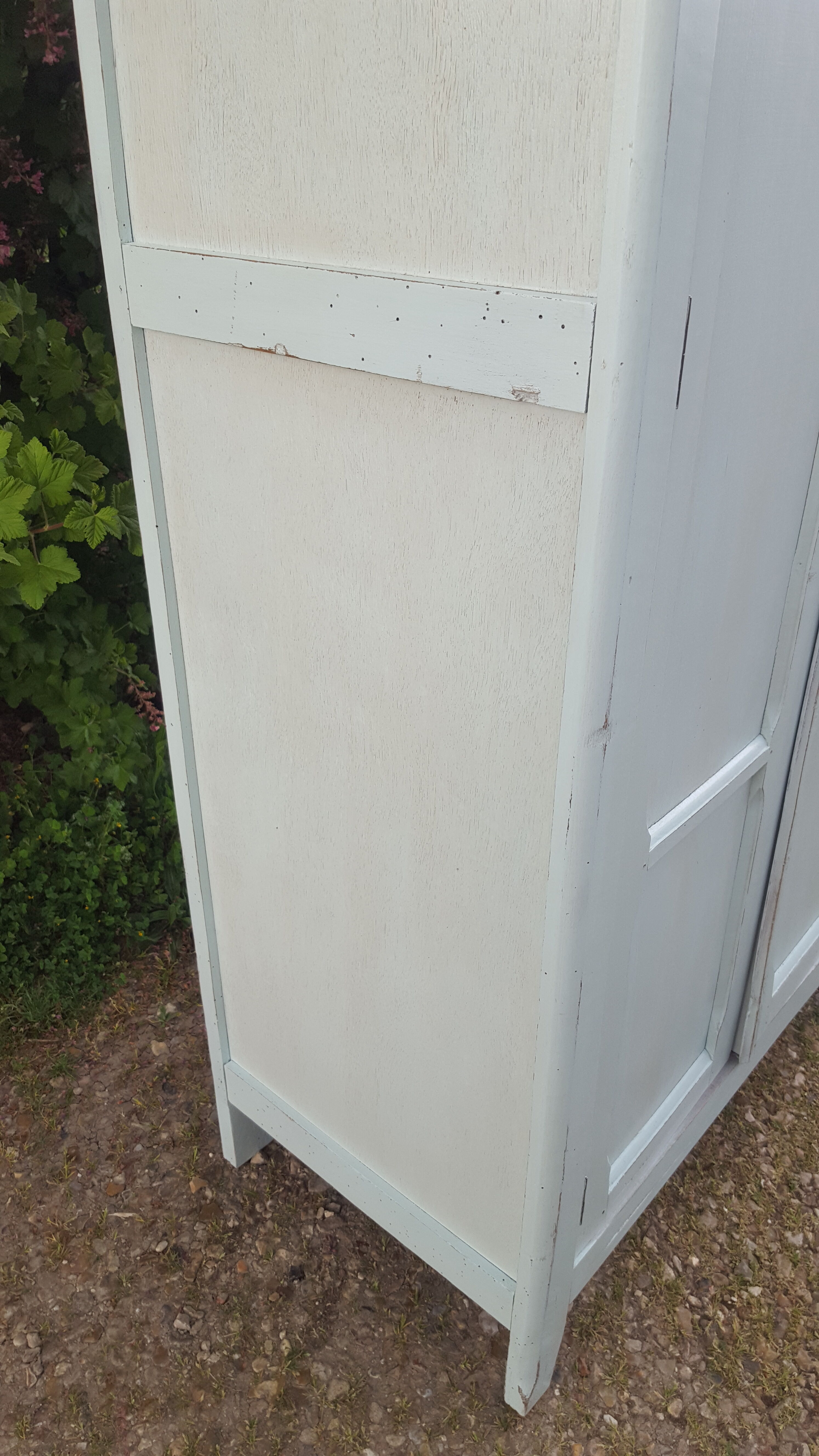 Mint-coloured parisian wardrobe