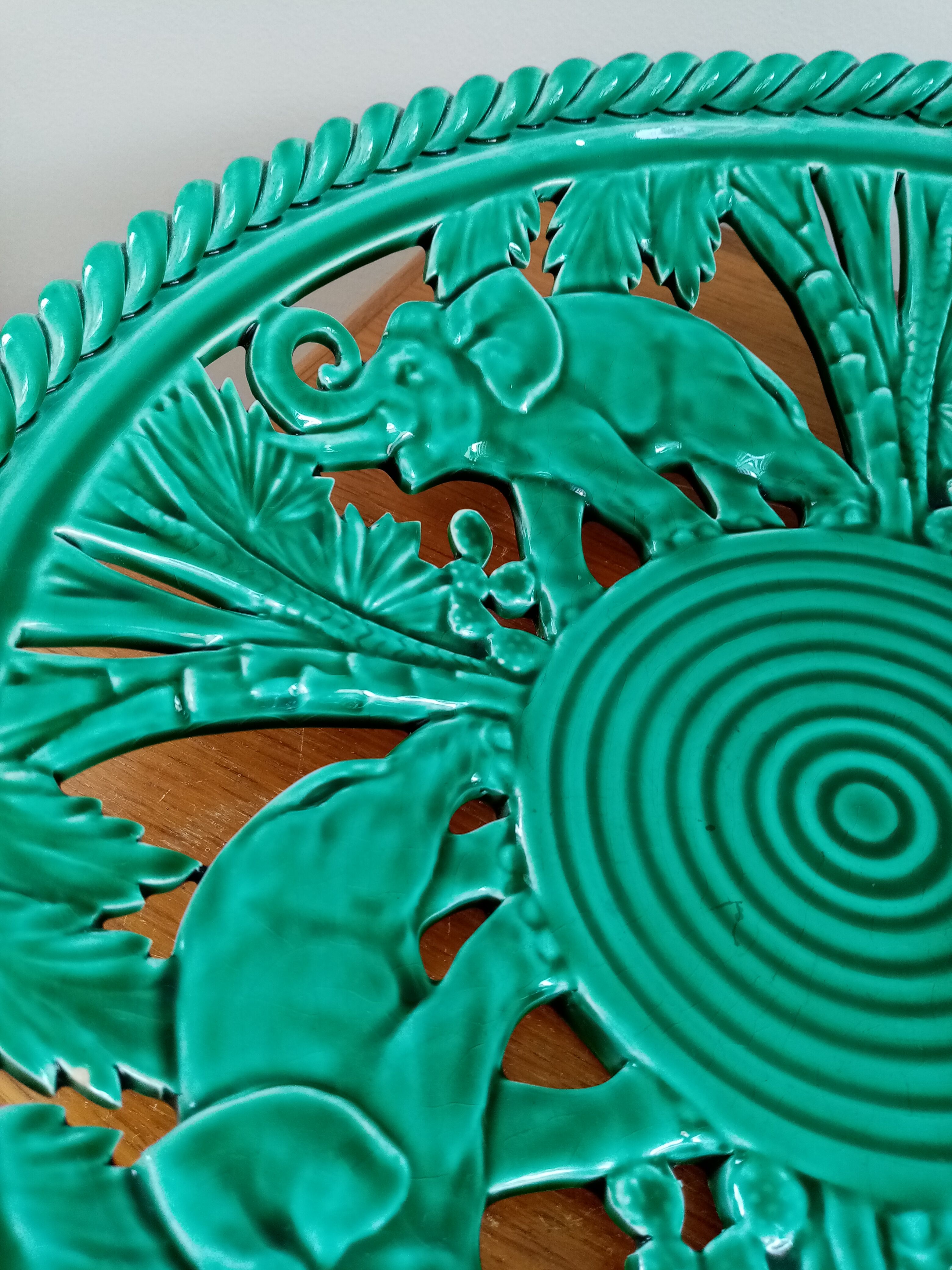 Earthenware dish elephant pattern