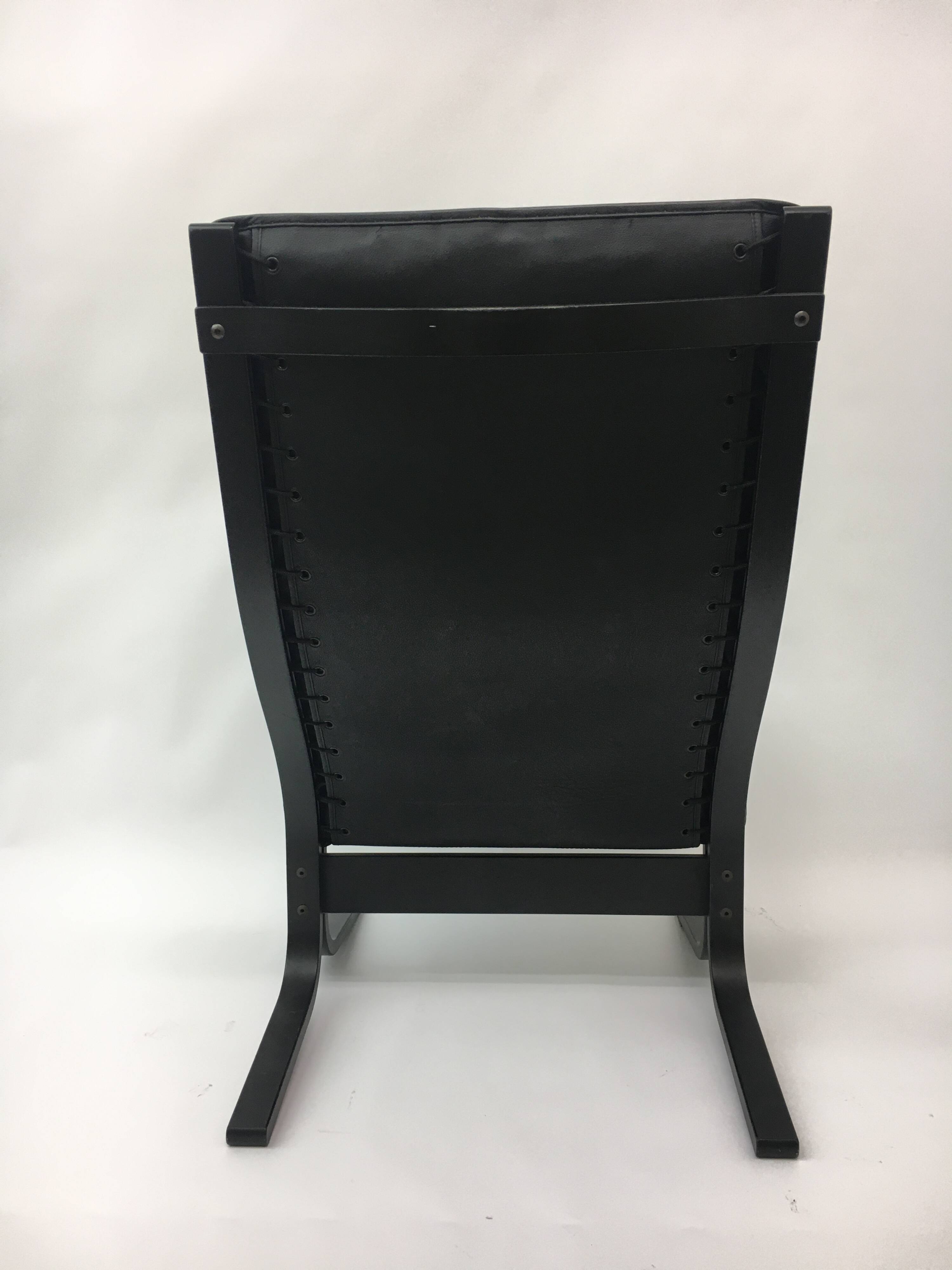 Mid-Century design black leather lounge chair by Ingmar Relling for Westnof